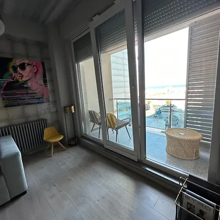 Sea View/beach Front- Joie De Vivre -cozy Designed Appartement