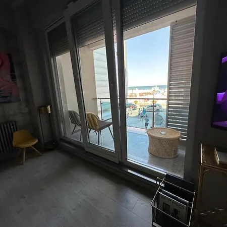 Sea View/beach Front- Joie De Vivre -cozy Designed Appartement *