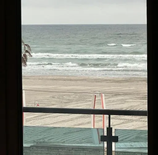 Sea View/beach Front- Joie De Vivre -cozy Designed *