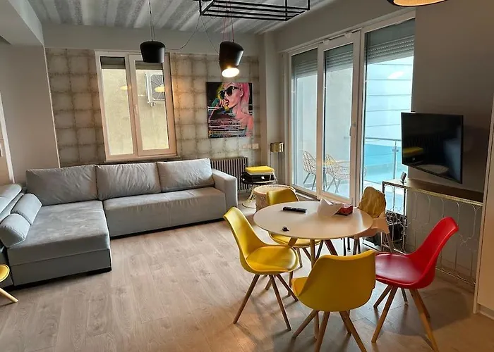 Sea View/beach Front- Joie De Vivre -cozy Designed Daire Navodari